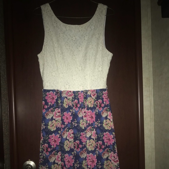 Dress - Picture 1 of 1